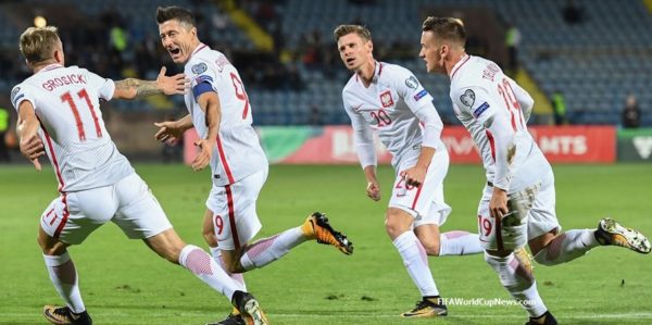 Poland team players with Forward Robert