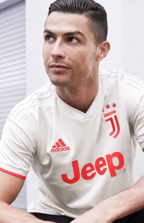 Juventus away kit with messi