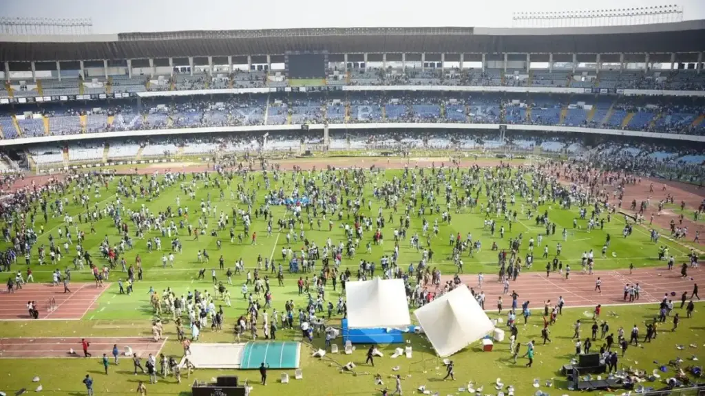 BREAKING NEWS Chaos on Day 1 of Messi's India Tour! Furious Fans Vandalize Salt Lake Stadium in Kolkata – Messi Flees Amid Riot
